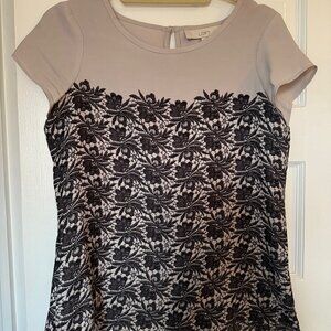 Loft Petite XS Short Sleeve Black and Grey Patterned (Floral) Blouse